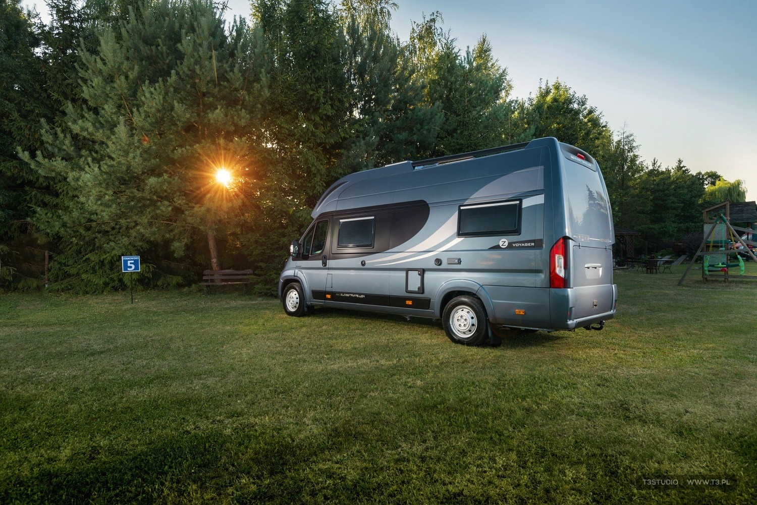 Zdjęcie z sesji zdjęciowej samochodów kempingowych Globe Traveller,