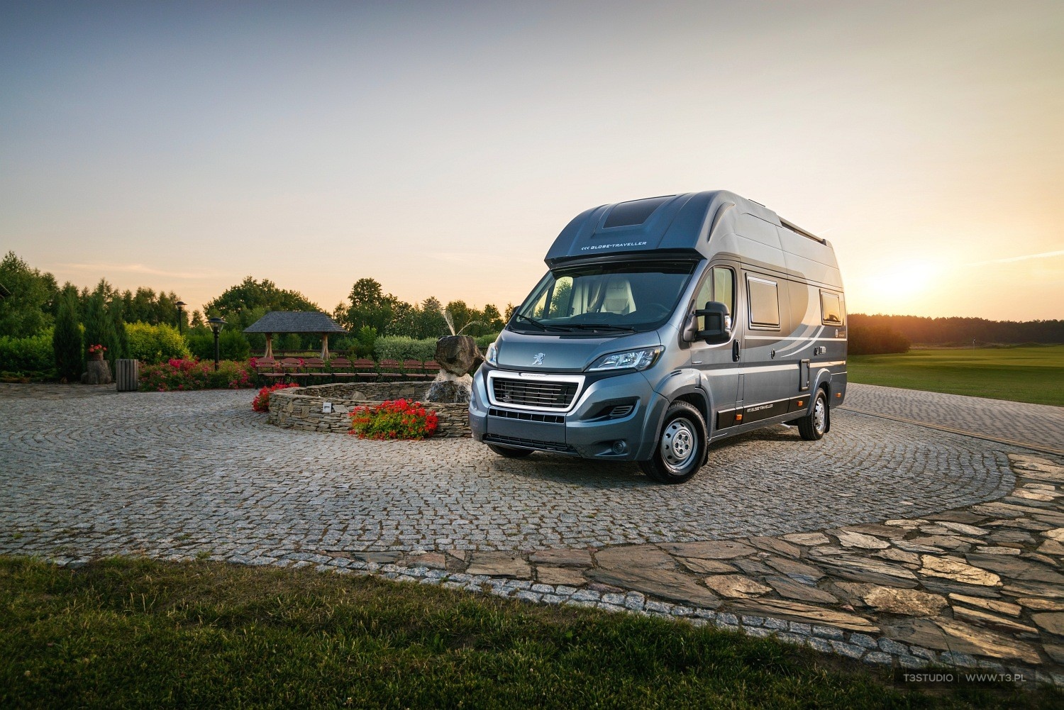 Zdjęcie z sesji zdjęciowej samochodów kempingowych Globe Traveller,