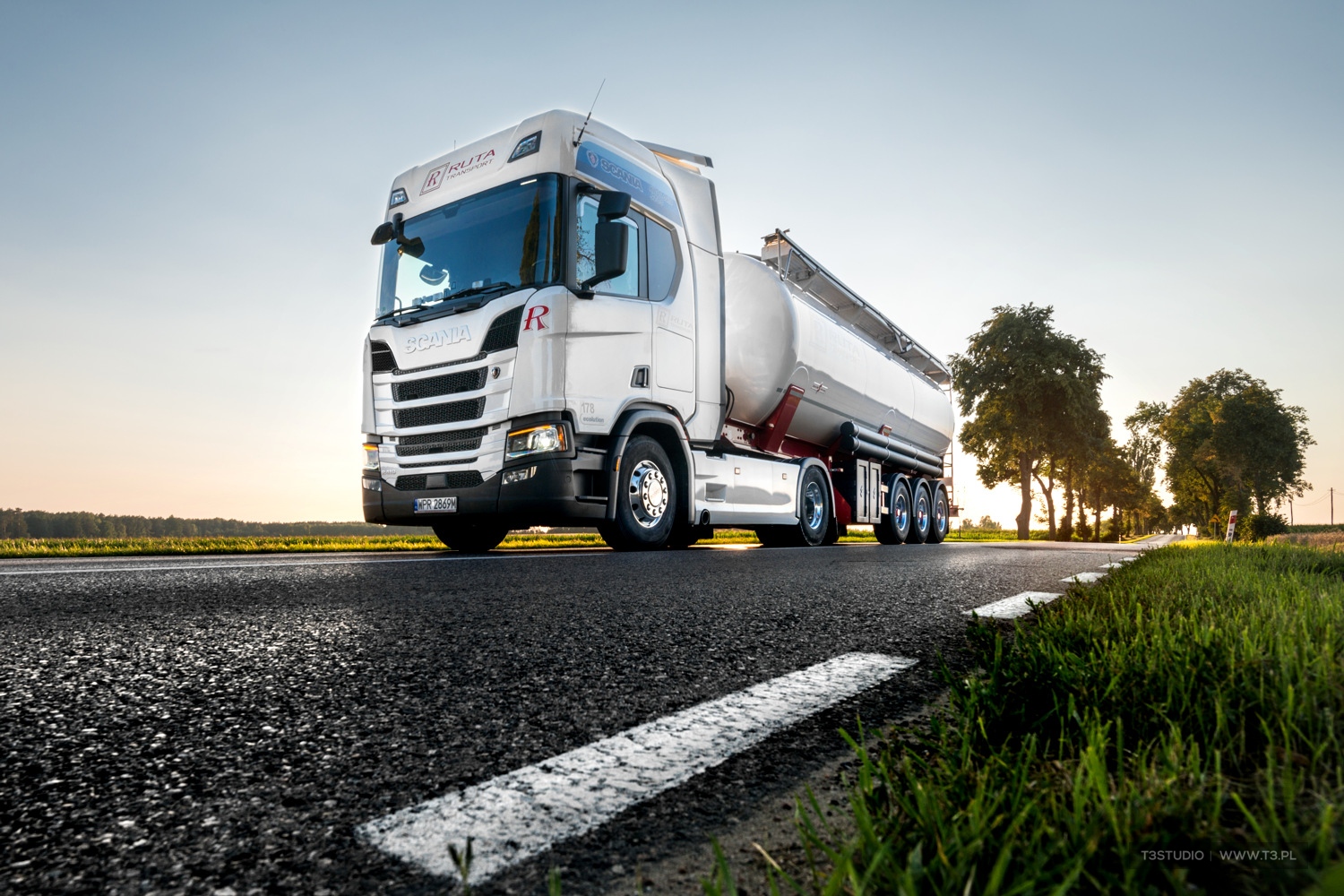Pojazdy Ruta Transport - Ciężarówki Scania - ciągniki siodłowe z naczepami typu silos