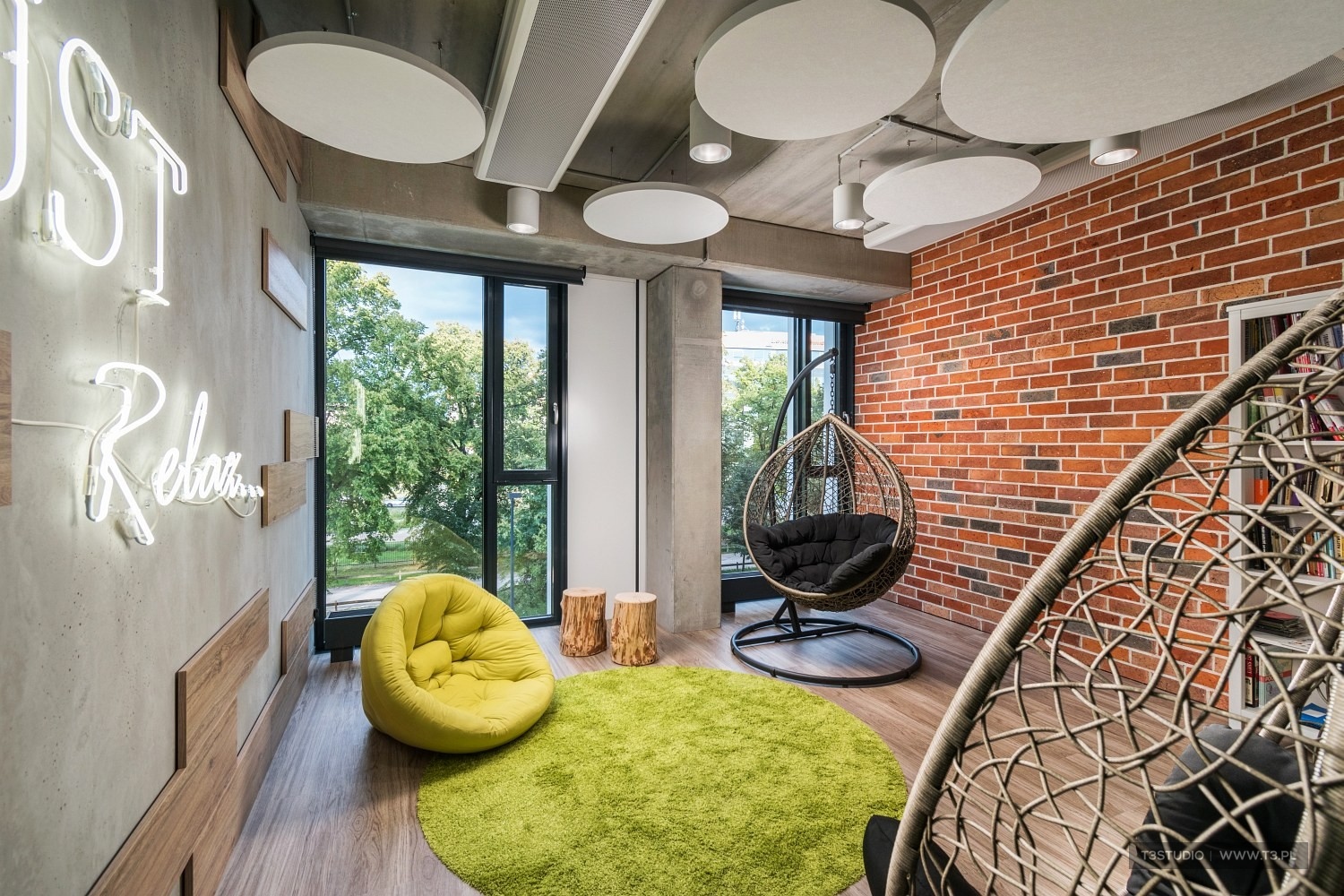 Biuro firmy Vivus w kompleksie Business Garden w Warszawie - fotografia wnętrz biurowych