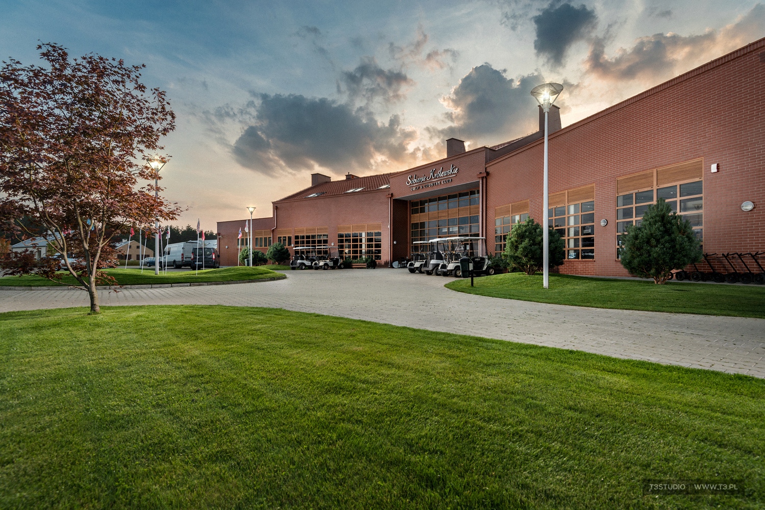 T3Studio-2706R-Dom-Golfisty-w-Sobieniach-Pole-Golfowe-Sobienie-Królewskie-Fotografia-architektury.jpg